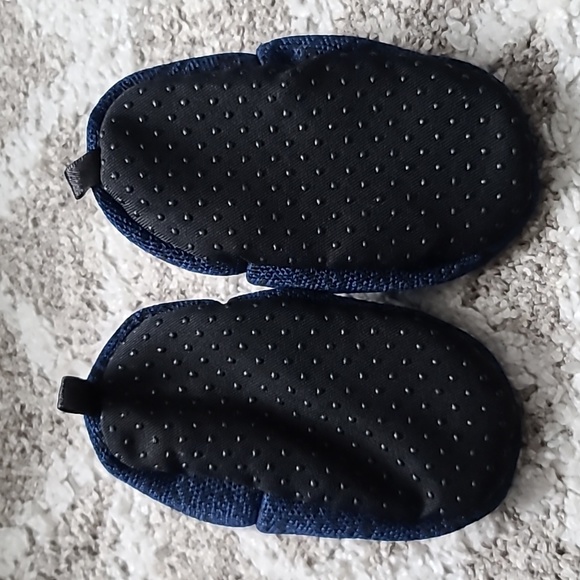 10 for $25 - Foco NHL Infant XL Soft Sole Blue Toronto Maple Leafs Slippers - Picture 5 of 6